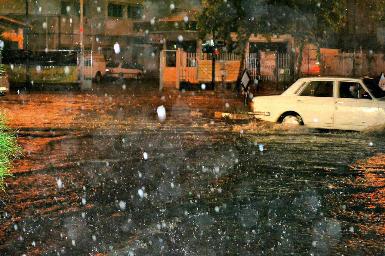 بارش شدید باران هم اکنون در لاهیجان